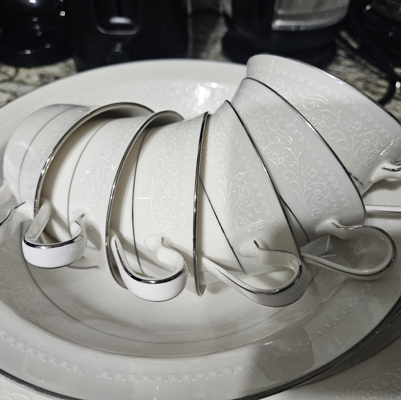 Noritake dinnerware - Picture 3 of 9